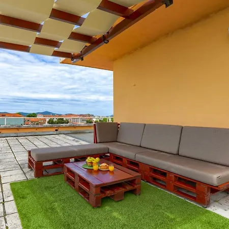 Roof * Ζαντάρ